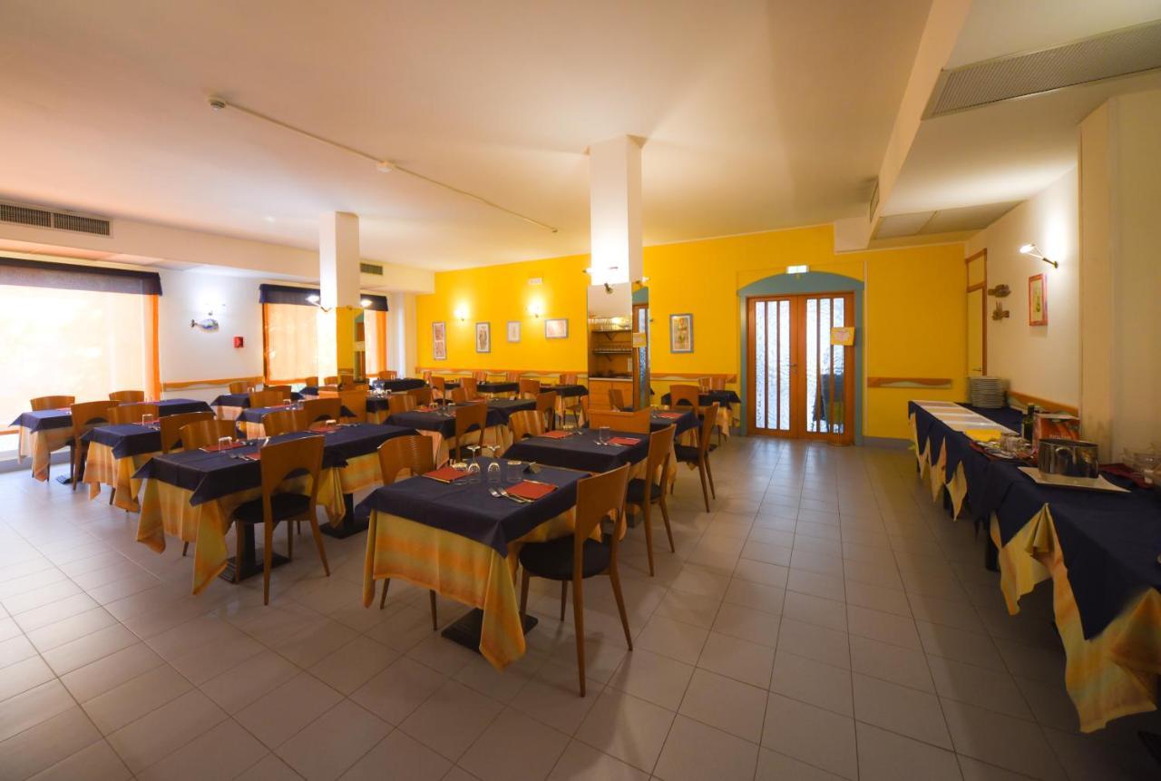 Hotel Kon Tiki San Vincenzo Buitenkant foto