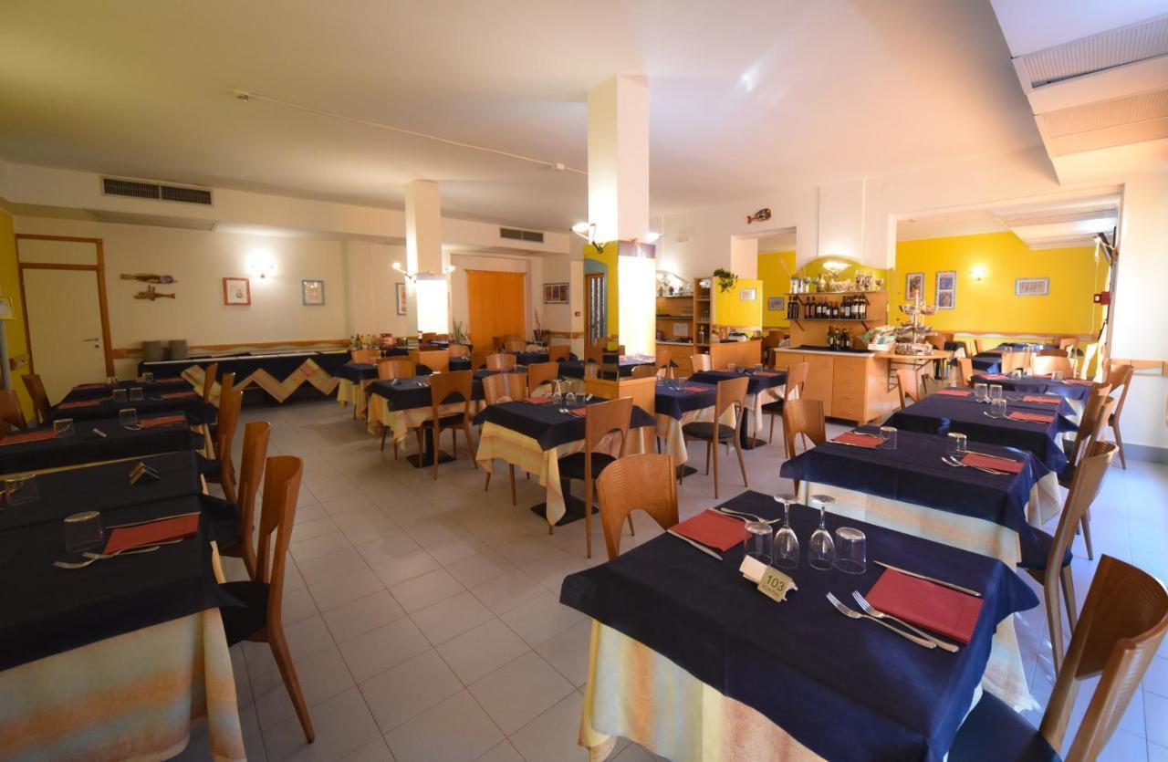 Hotel Kon Tiki San Vincenzo Buitenkant foto