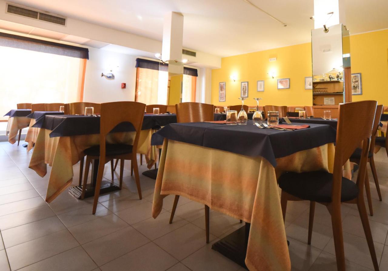 Hotel Kon Tiki San Vincenzo Buitenkant foto
