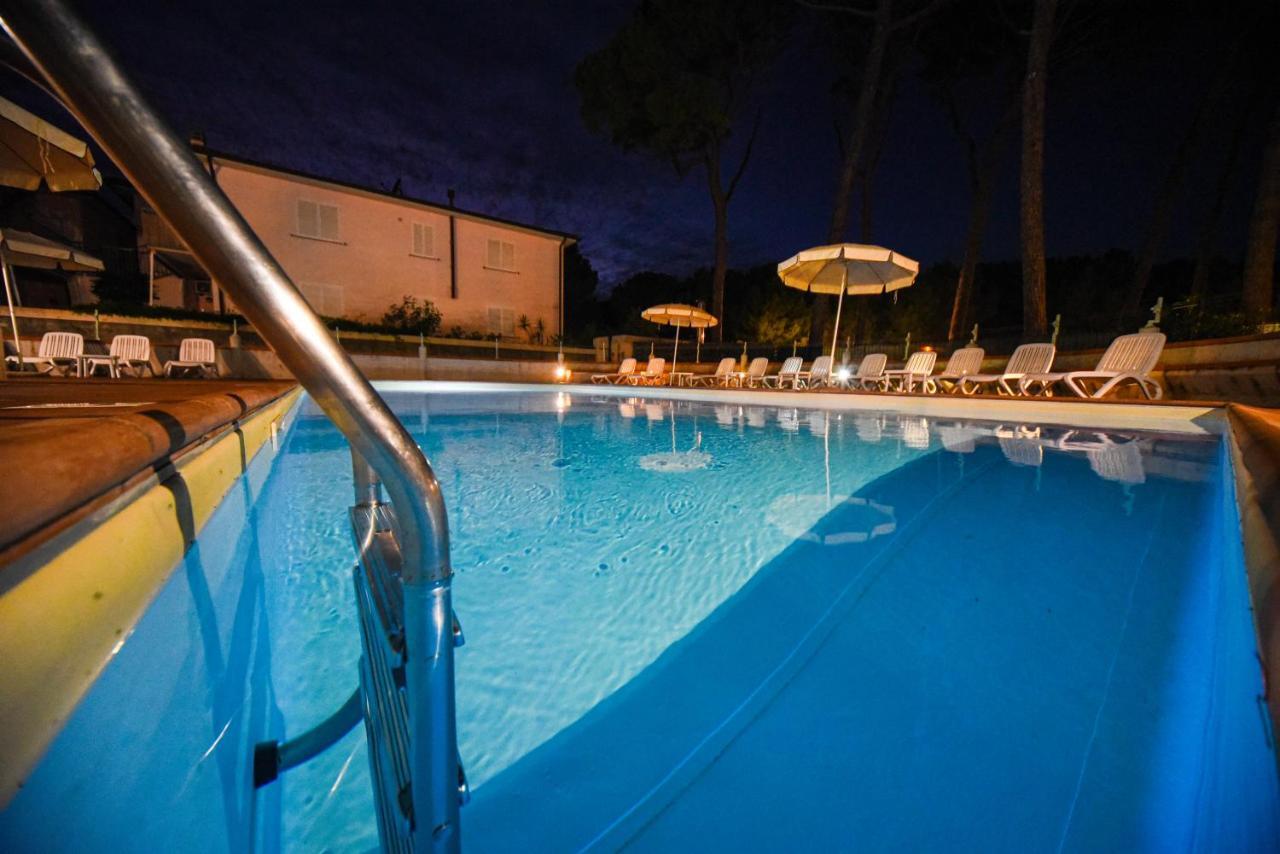 Hotel Kon Tiki San Vincenzo Buitenkant foto