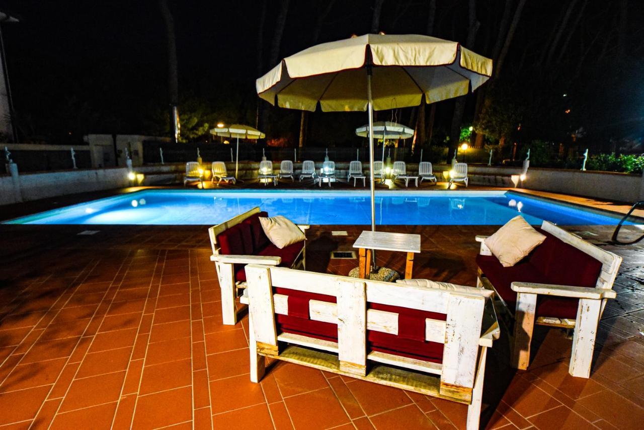 Hotel Kon Tiki San Vincenzo Buitenkant foto