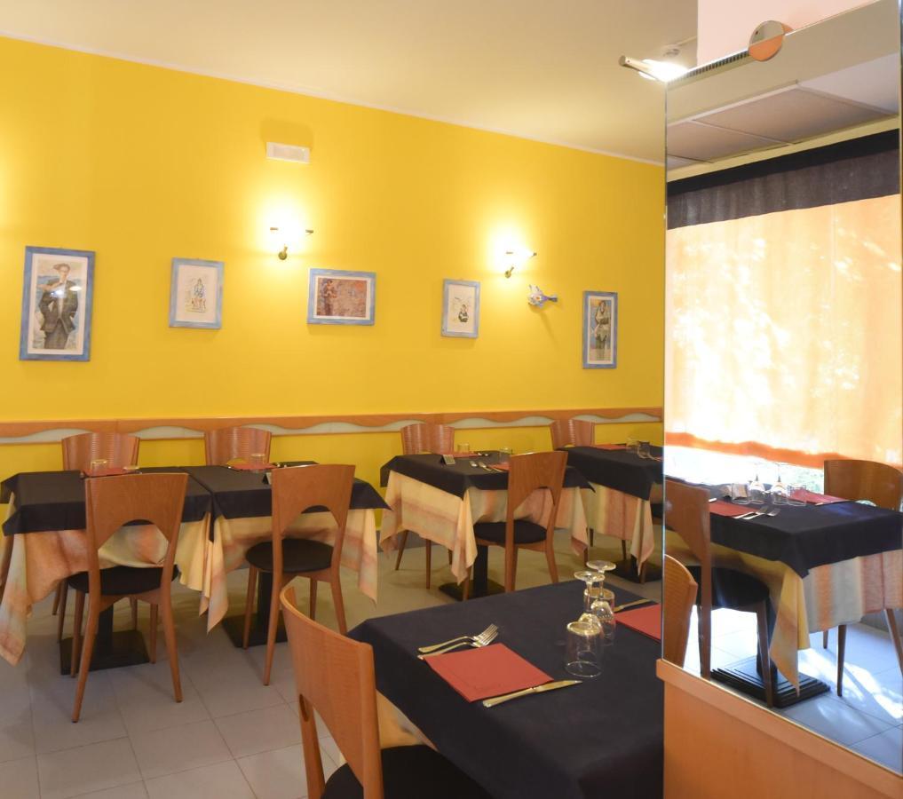 Hotel Kon Tiki San Vincenzo Buitenkant foto