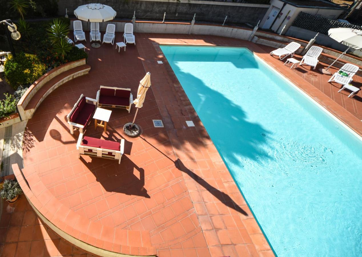 Hotel Kon Tiki San Vincenzo Buitenkant foto